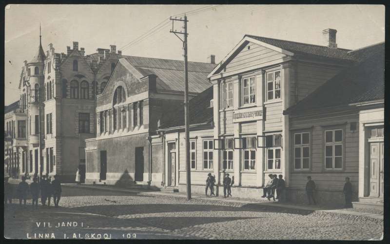 fotopostkaart, Viljandi poeglaste elementaarkool (siin 1862-1918, I algkool 1918-1928) turuplats, Suurturg 4, u 1915, foto J. Riet