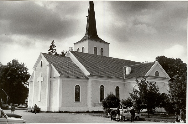 foto, Paide Püha Risti kirik 1991.a.