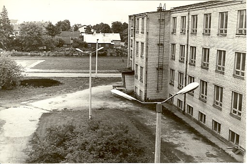 foto, vaade Paide 1. Keskkoolile 1983.a.