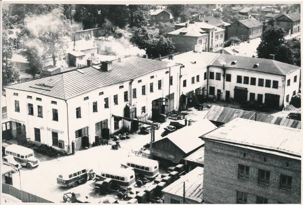 Fotokoopia stendilt "15" Tartu Autoremonditehase nr 3 näitusel.