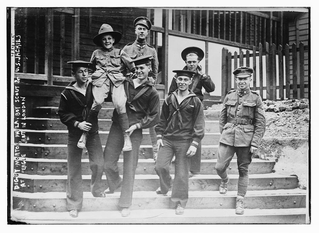 Digby Morton, Phila. Boy Scout, and U.S. Jackies at "Eagle" hut in London (Loc)
