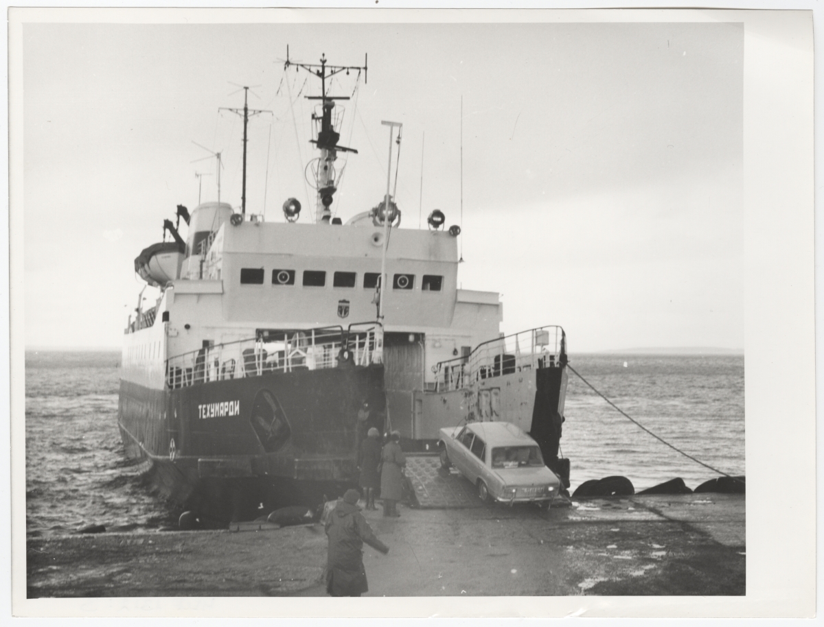 Sõiduauto "Žiguli" sõitmas Virtsu sadamas parvlaevale "Tehumardi"