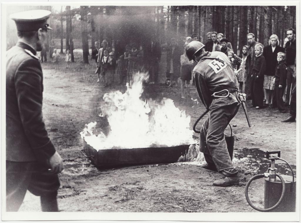 Komandodevahelised tuletõrjevõistlused Tallinnas: tule kustutamine hüdropuldist, 1950.a.