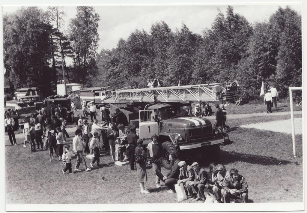 Eesti vabatahtliku tuletõrje 200. aastapäeva tähistamine: tuletõrjetehnika näituseplatsil, 1988.a.