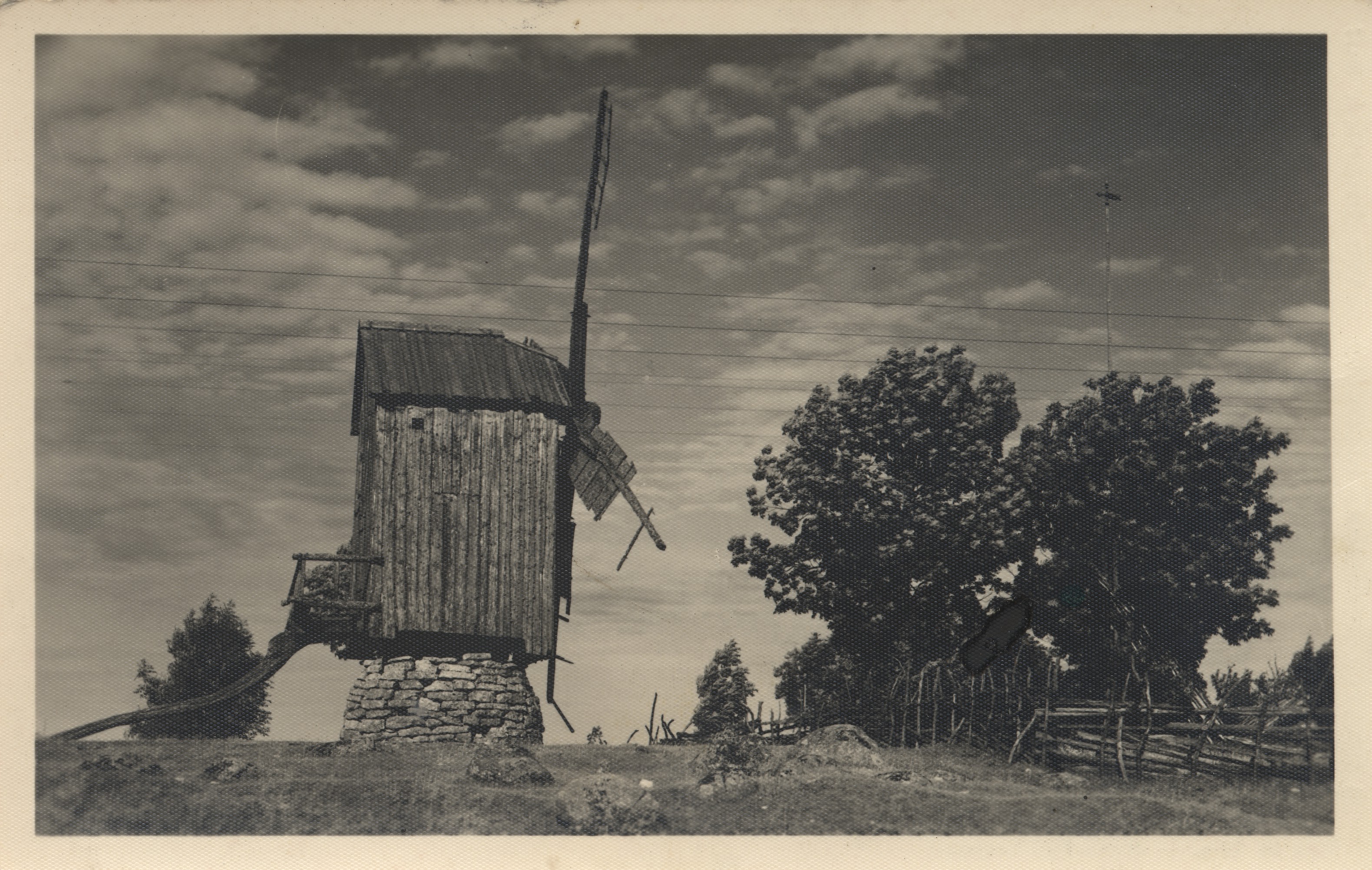 Estonia : Saaremaa windmills = windmills on the island of Saaremaa