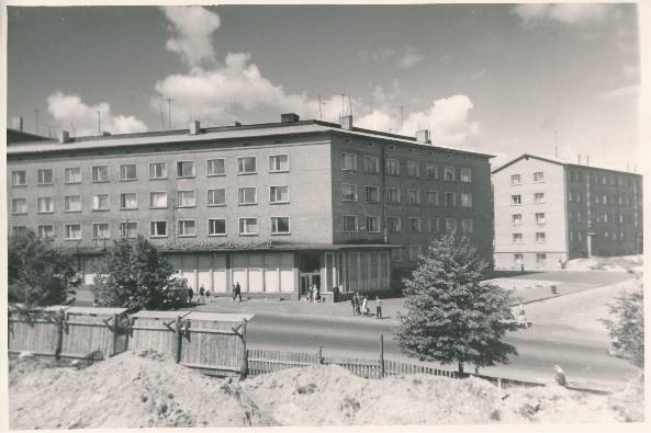 Tartu linnavaade. Uute elamute ehitus Riia tn 10. 1963.a.