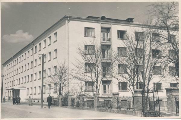 TRÜ. Ühiselamu, Pälsoni 14 (Pepleri 14). Tartu, 1960.