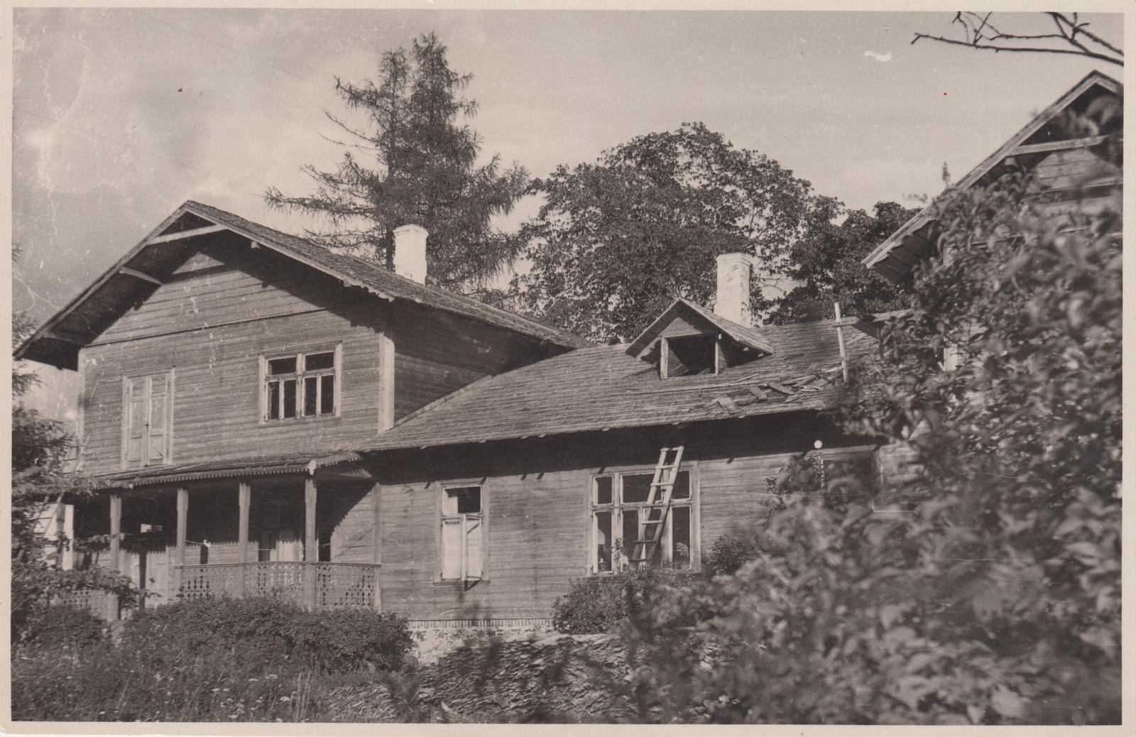 Kurgja elumaja. Vaade läänest.