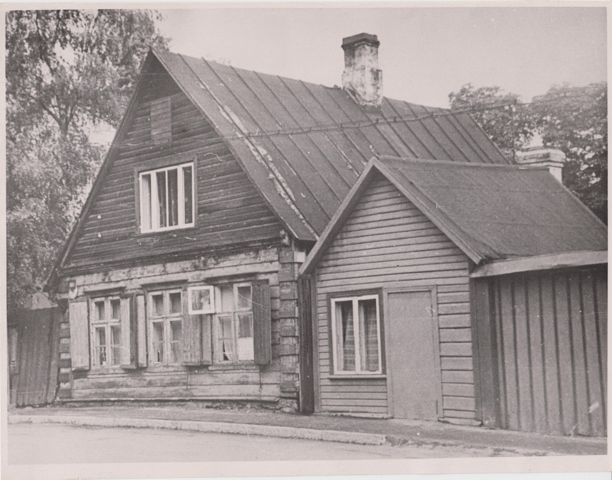 Maja Tallinnas Leineri tn. 35, kus 1871. aasta suvel ja sügisel elas C. R. Jakobson.