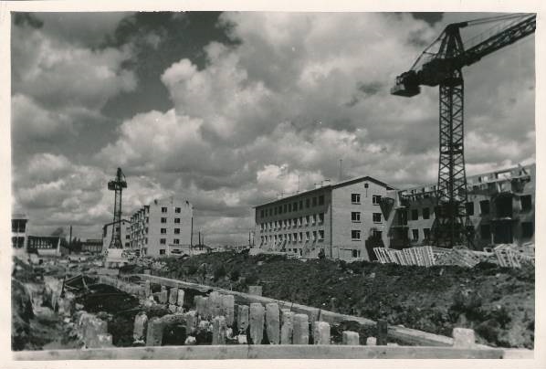 Tartu linnavaade. Uute elamute ehitus Turu tn 9/11. 1963.a.