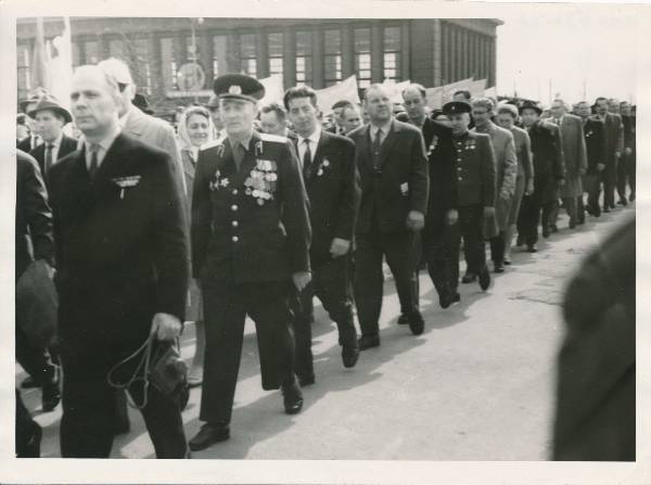 Suure Isamaasõja veteranide kokkutuleku rongkäik. Tartu, 1965.a.