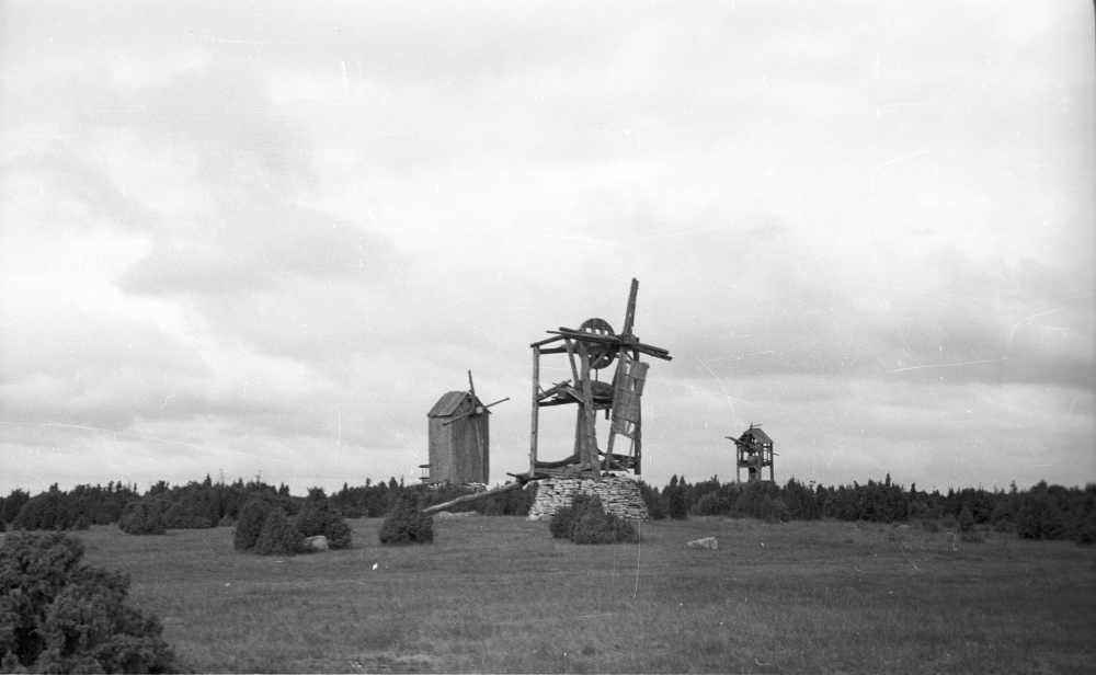 Tuulikud Igaküla serval.
