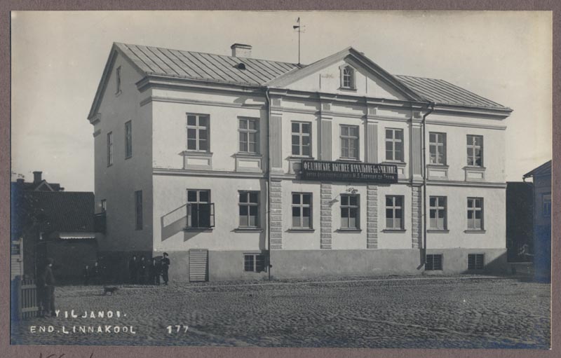 foto albumis, Viljandi, Linnakool, turuplats, u 1915, foto J. Riet