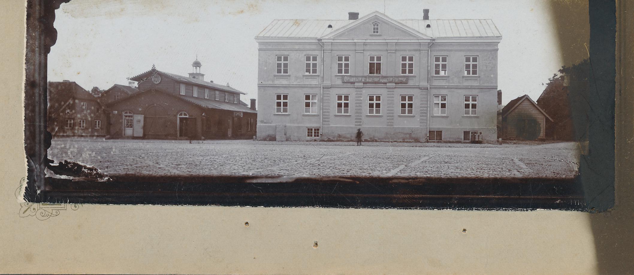 foto Viljandi linnakool, turuplats u 1900, peegelpildis
