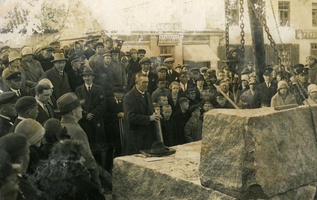 Kuressaare Vabadussõja monumendi nurgakivi panek