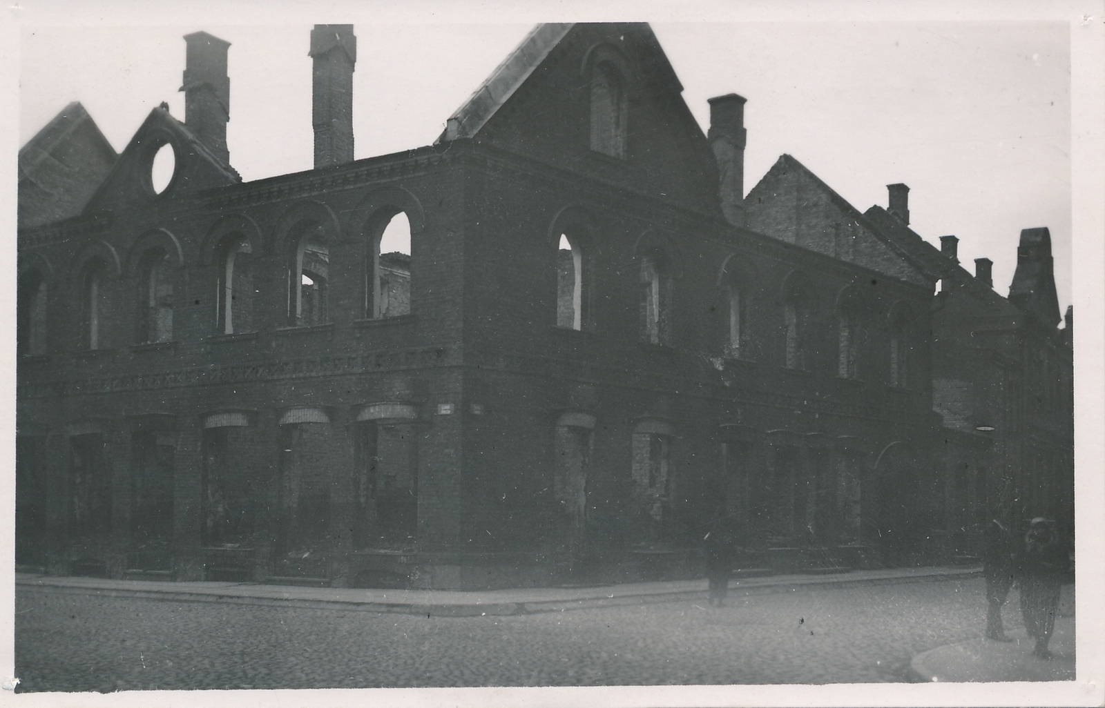foto, Viljandi, 1944 põlenud majade varemed Lossi ja Tartu tn nurgal, F: T. Parri