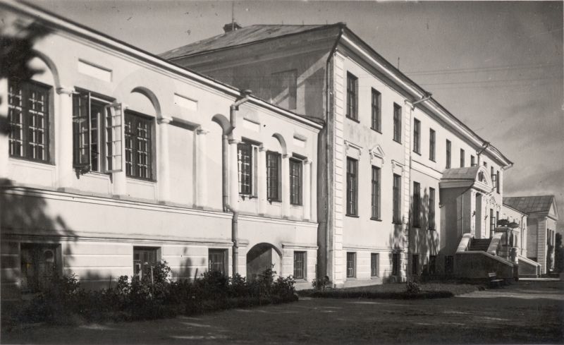 Foto. Läänemaa Õpetajate Seminari peahoone, end. Uuemõisa mõisa peahoone. 1930nd. Linnavalitsuse album.