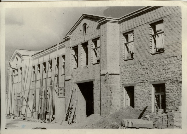 foto, Paide autobaasi pooleliolev hoone 1955.a.