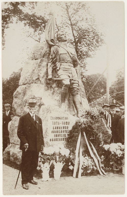 Amandus Adamson Vabadussõja monumendi avamisel Kuressaares