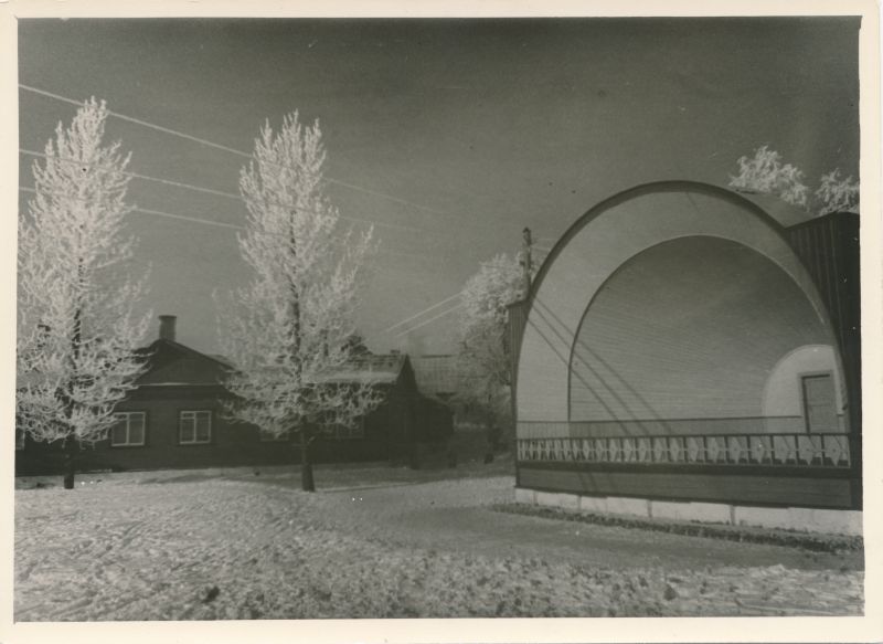 Foto. Haapsalu kõlakoda talvel. 1958.a. veebr. mustvalge.