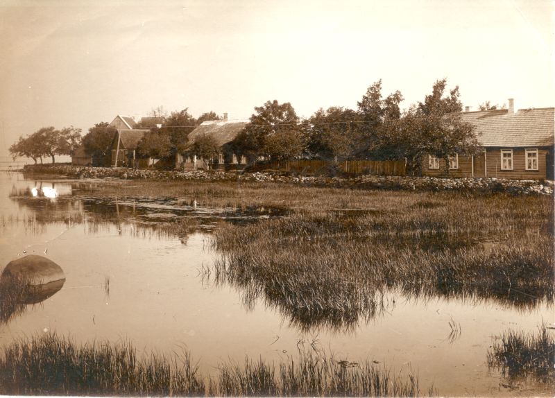 Foto. Vaade Haapsalu Õhtu Kaldale lahe poolt. u. 1900.a. Mustvalge.