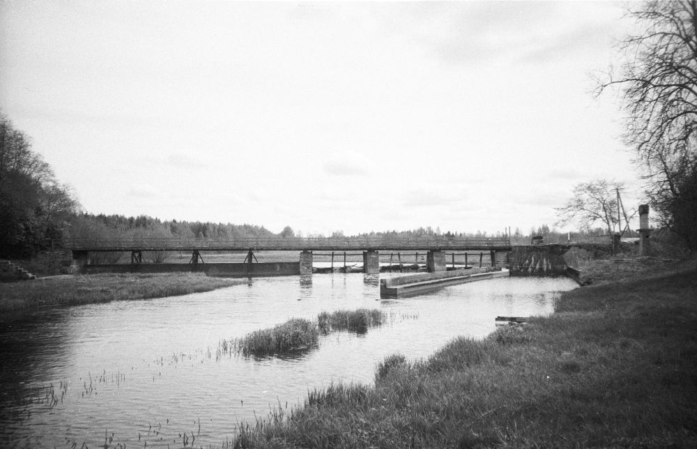 Pikaveski veskitamm ja -sild Jägala jõel