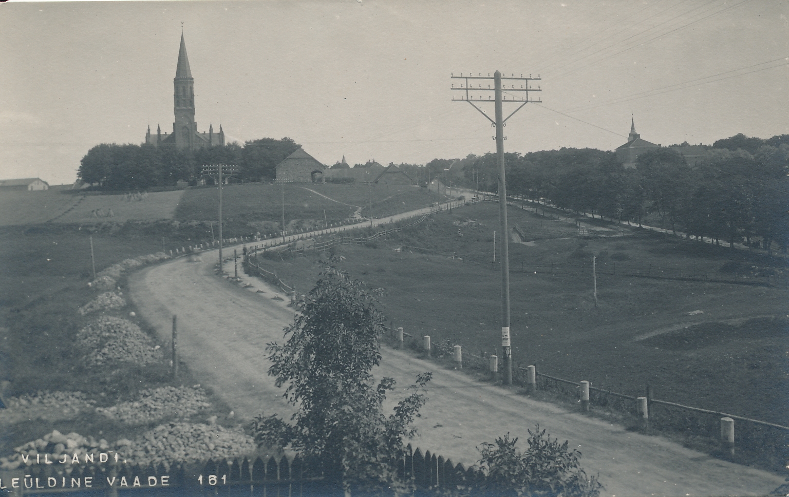 foto, Viljandi, Vaksali tee, Valuoja org, eemal Pauluse kirik u 1910 F J.Riet