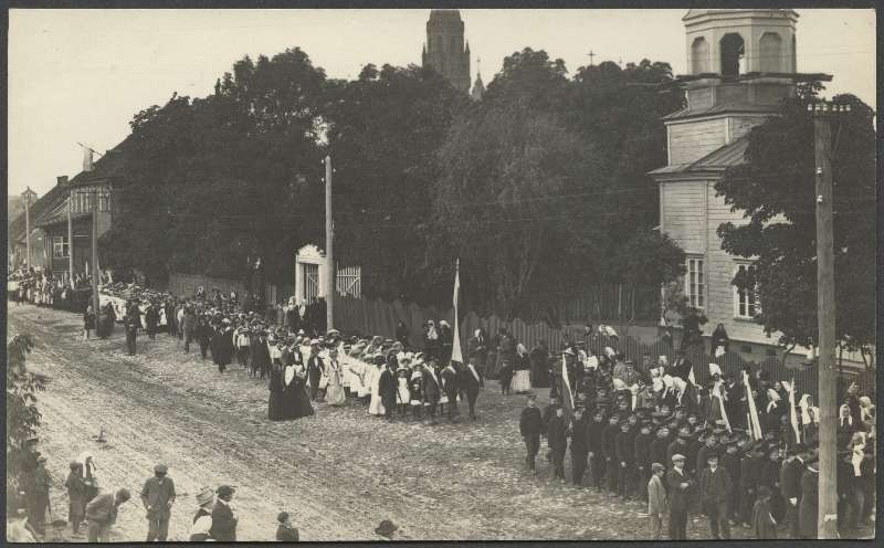 fotopostkaart, Viljandi, Vaksali tee algus, kooliõpilaste rongkäik, 1913 (Romanovid 300 mälestuspäev)