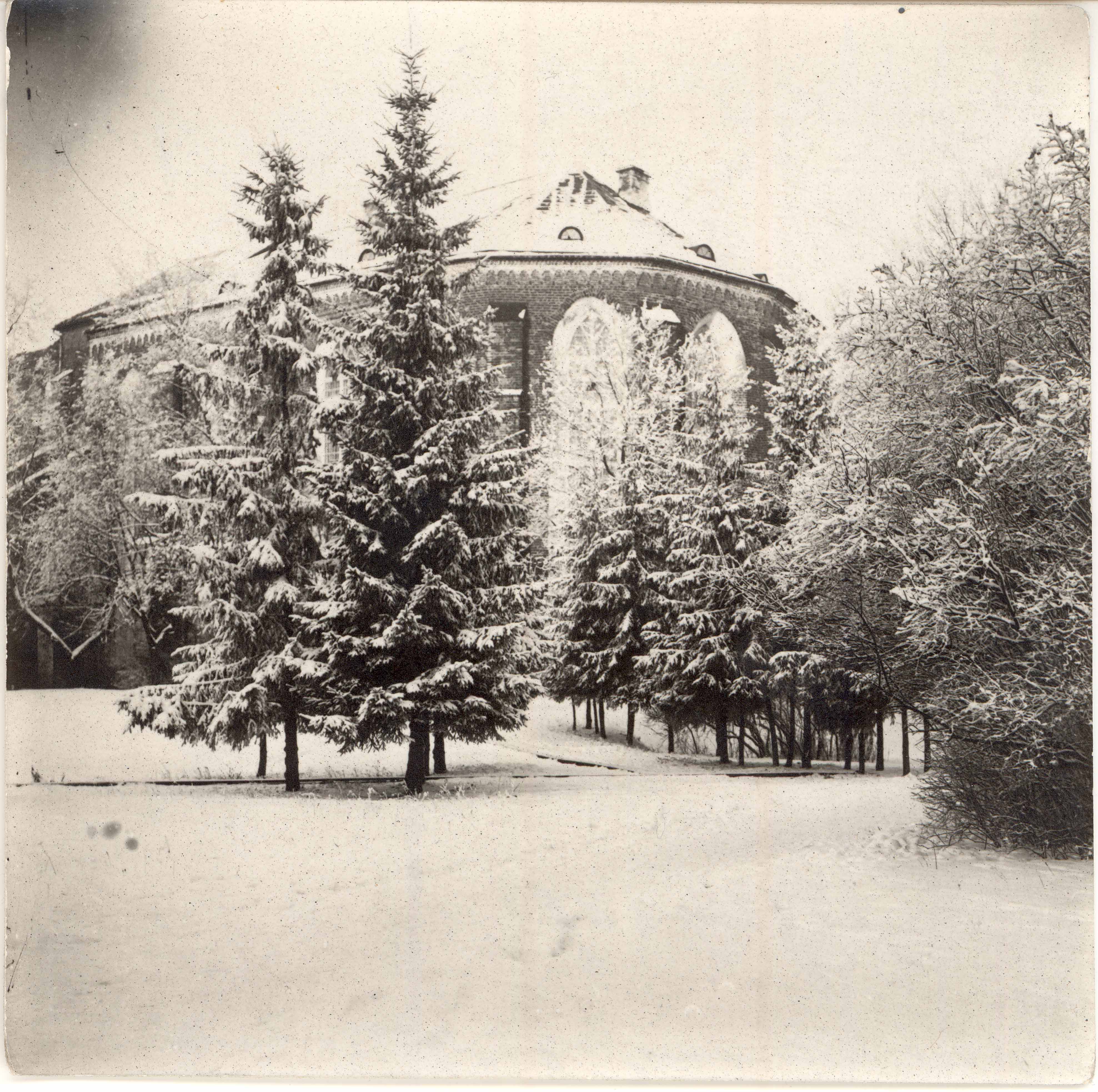 View of the choir room of the Toom Church (end Library of the University of Tartu) from SO in winter