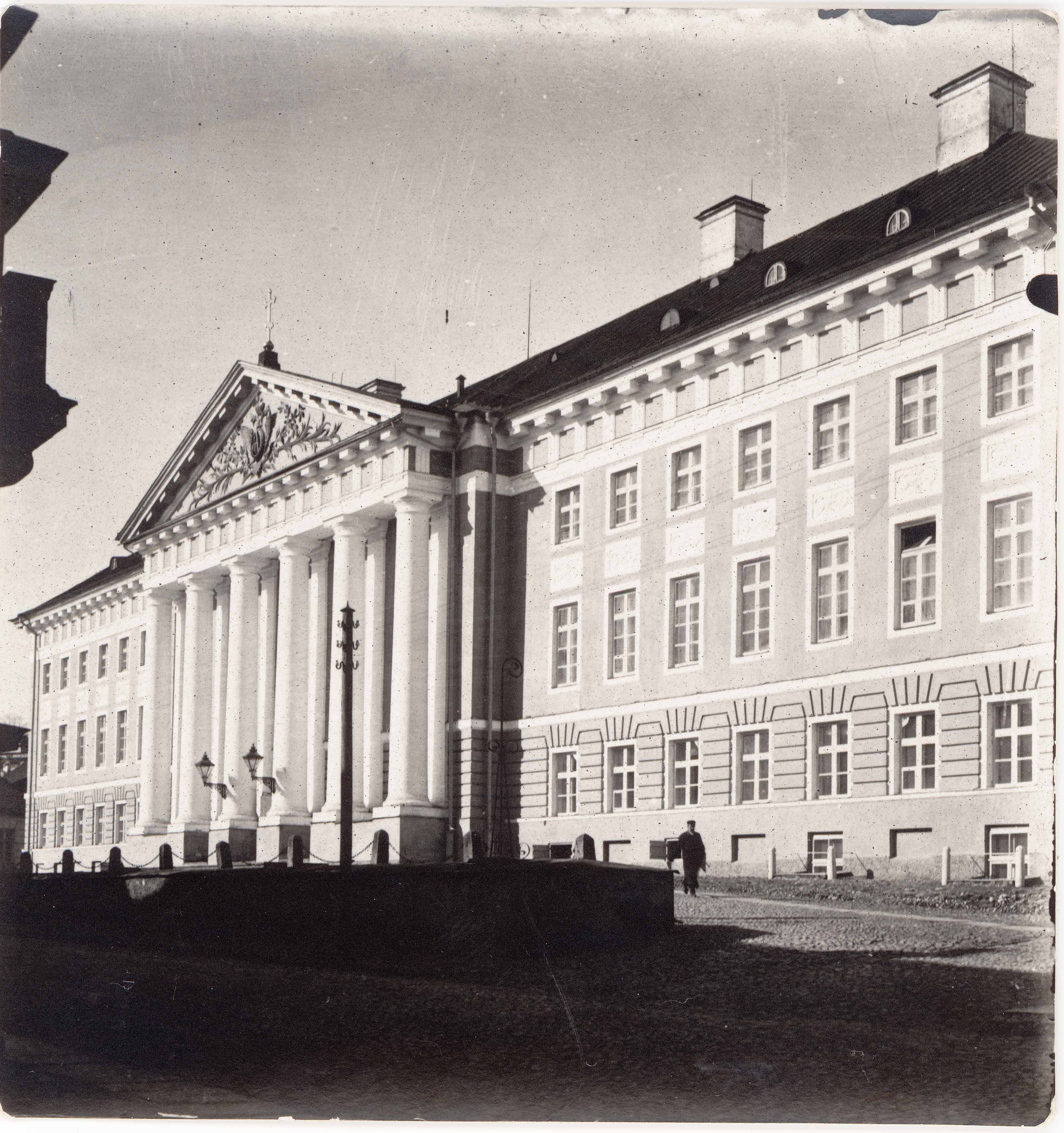 University tn 18. View of the main building of the University of Tartu from the corner of Gild tn towards SW.