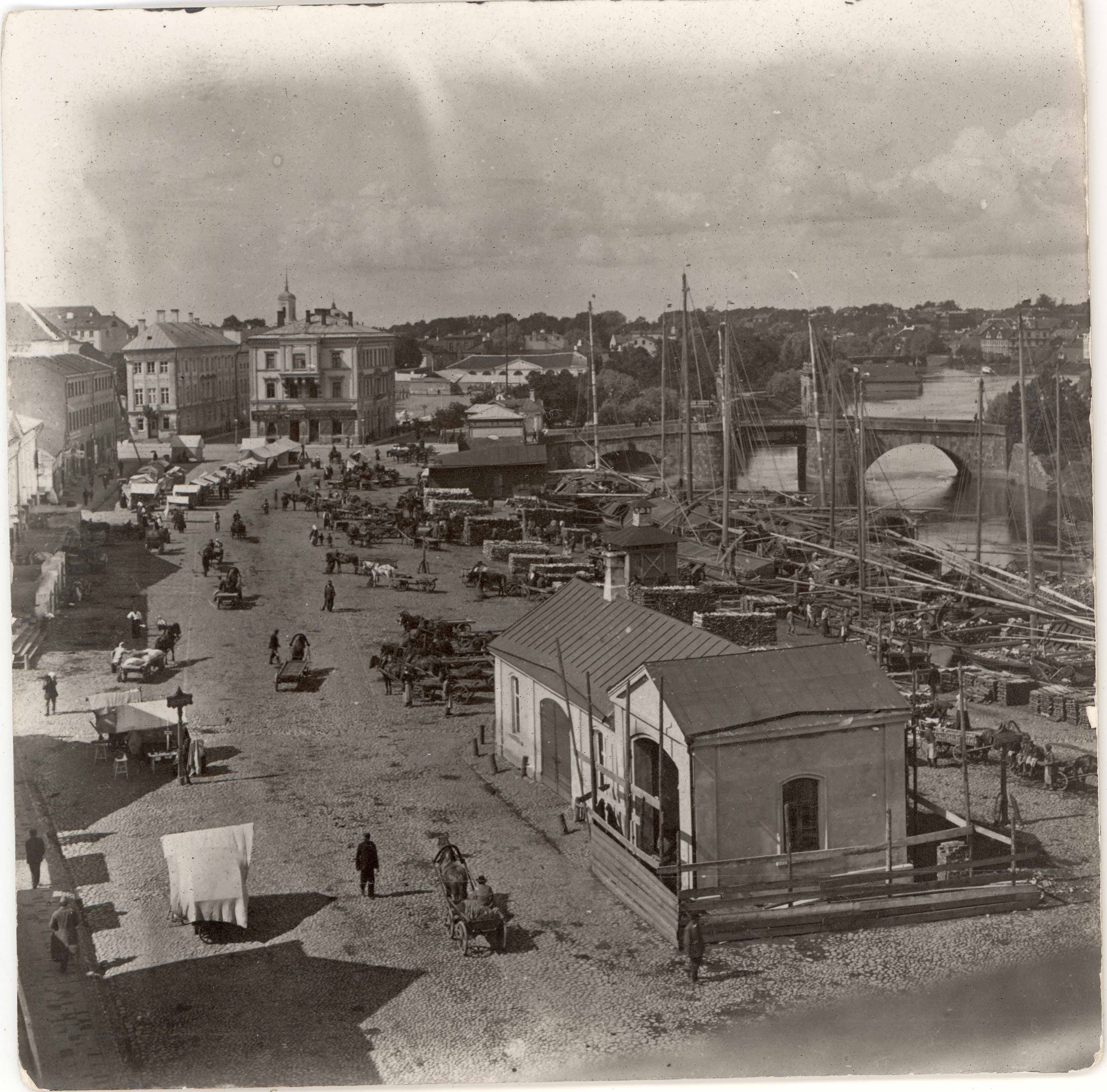 View of the food market from the corner of the New Market and Market Tn towards the NW. Buildings 20 and 18 of Raekoja square in the rear edge and Kivisild