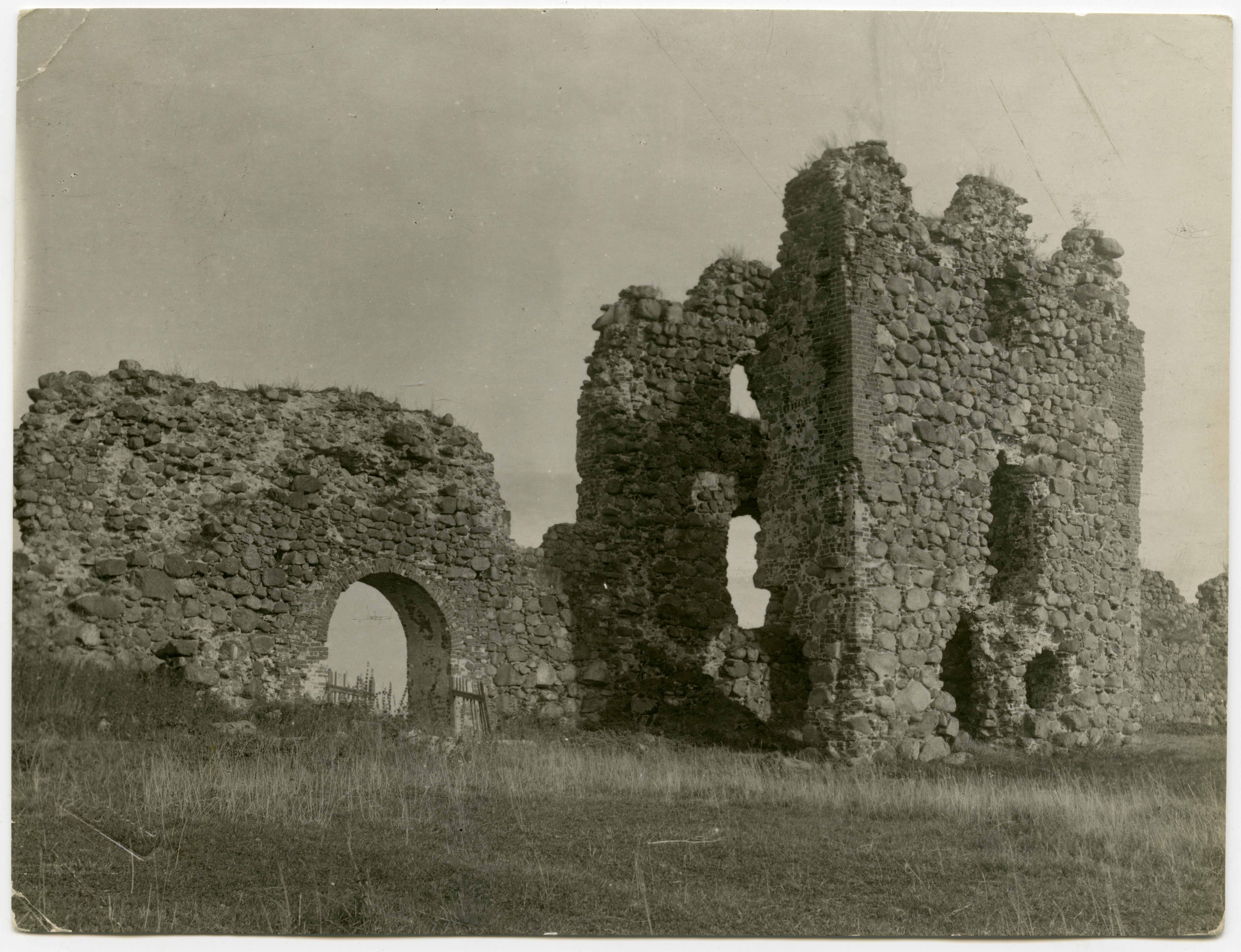 The ruins of the castle.