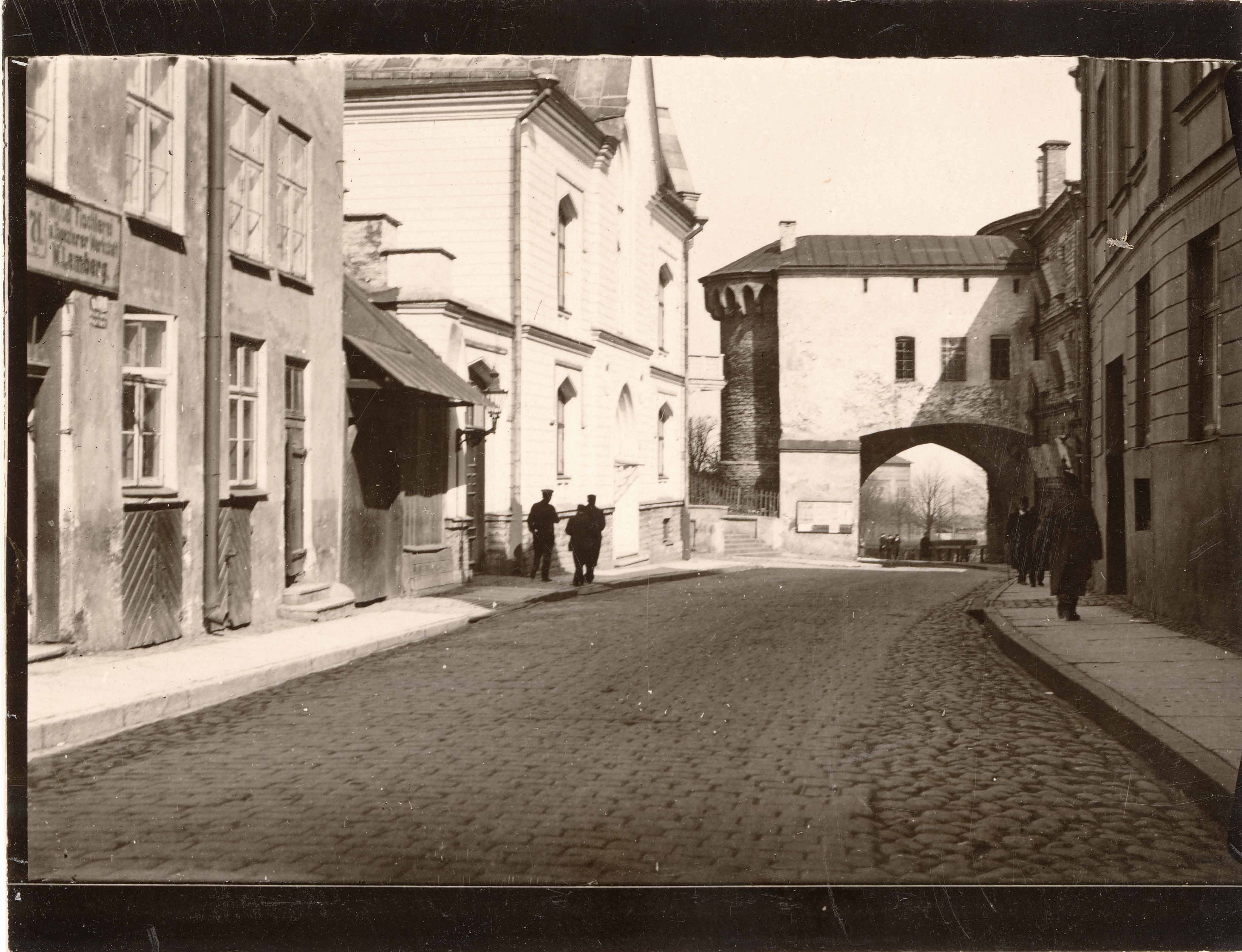 All-city. View of the Great Beach Gate from Pikast Street