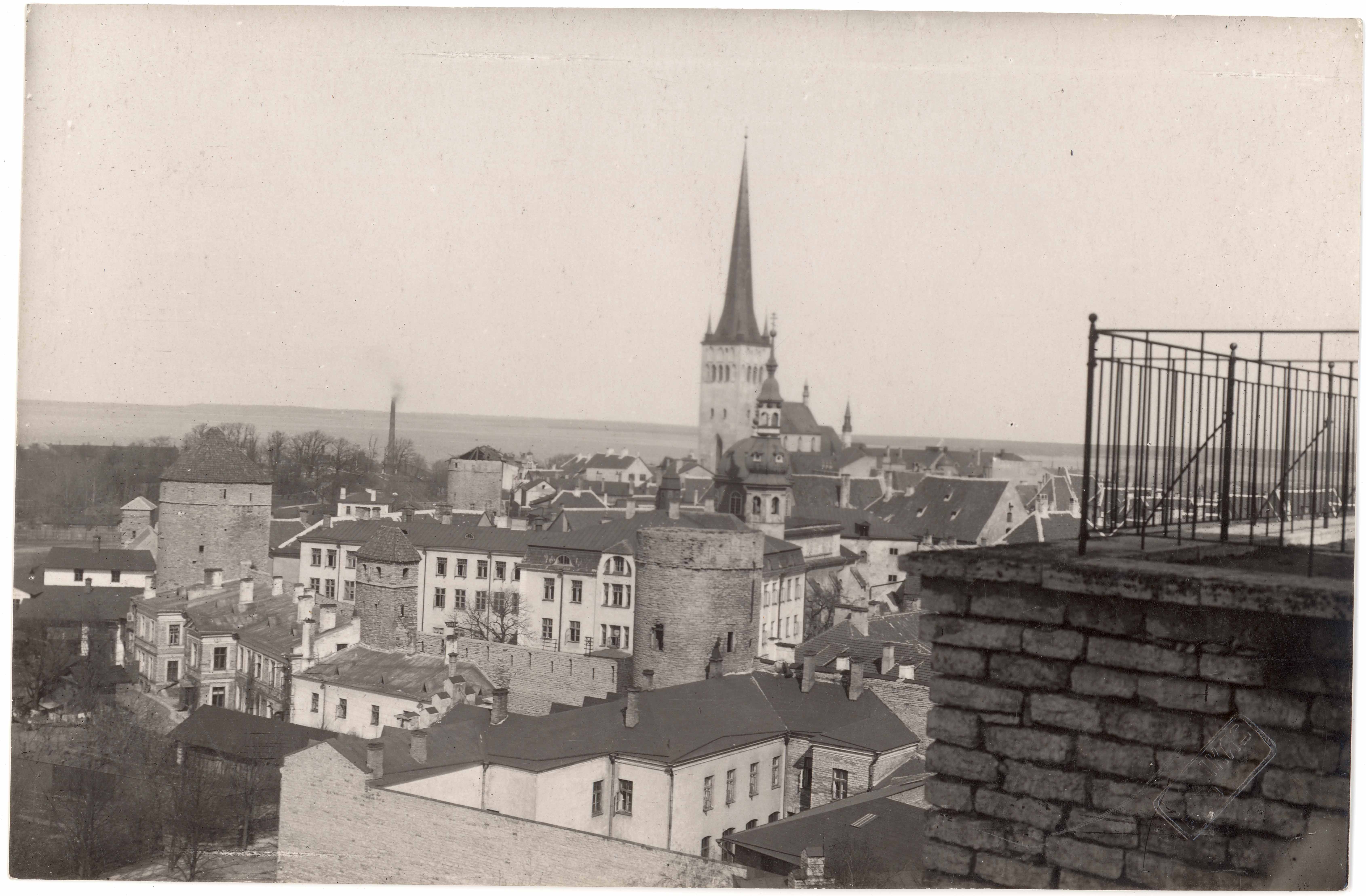 All-city. View from Stenbock's house to the south-east towards the church of Oleviste. On the front of the right: Nunnatorn, Saunatorn and Kuldjala tower.