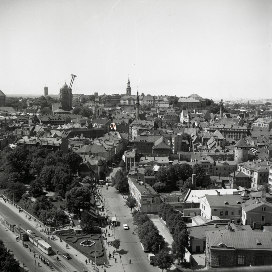 Tallinna vaated valmiva Viru Hotelli katuselt, vaade Viru tn-le ja vanalinnale