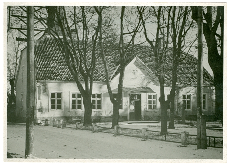 Foto. Lääne Maakondlik Muuseum. 1948. Vaade Kooli tänavalt.