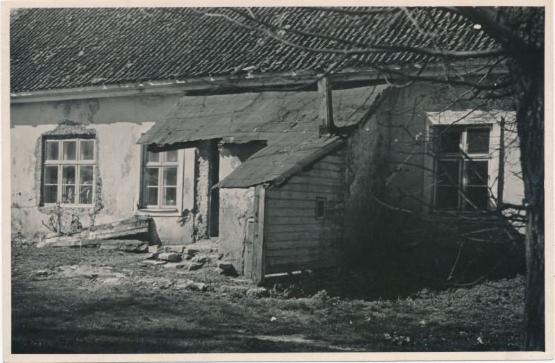 Foto. Lääne Maakondliku Muuseumi tagakülg enne remonti. 1948.