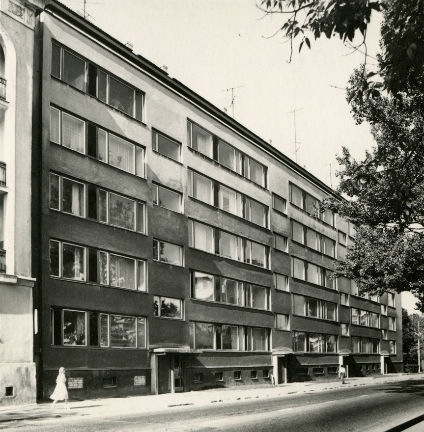 Korterelamu Tallinnas, fassaadivaade piki tänavat vasakult paremale. Arhitekt Udo Ivask