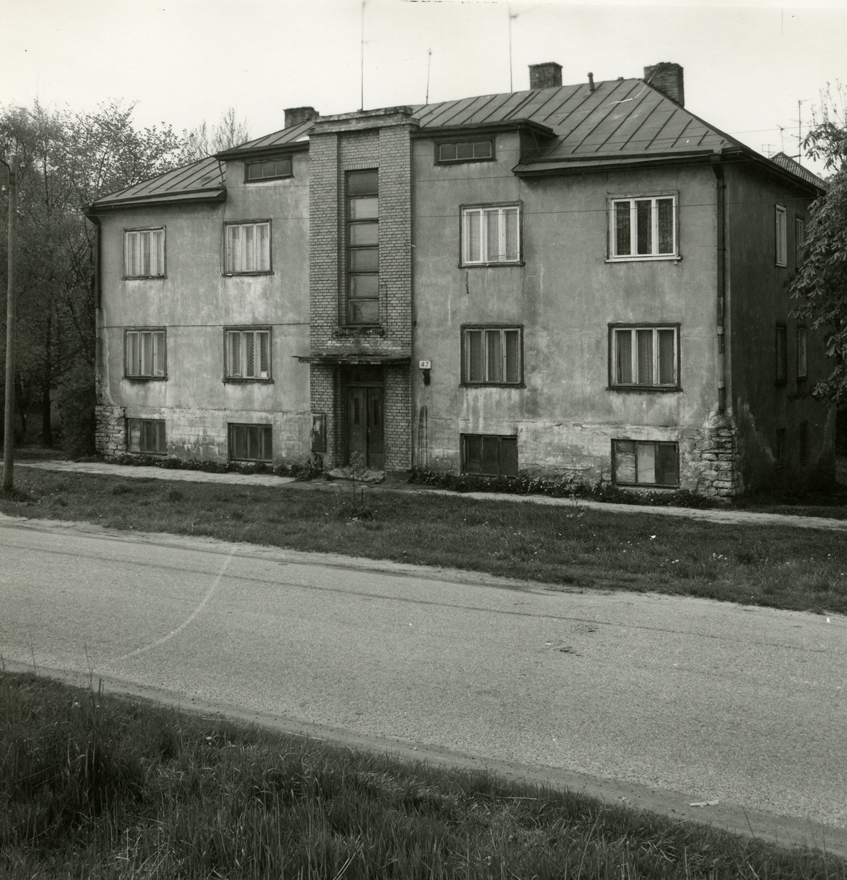 Tallinna-tüüpi korterelamu Heina 47, vaade hoonele eest paremalt. Arhitekt Karl Tarvas
