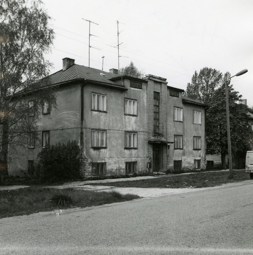 Tallinna-tüüpi korterelamu Heina 47, vaade hoonele eest vasakult. Arhitekt Karl Tarvas