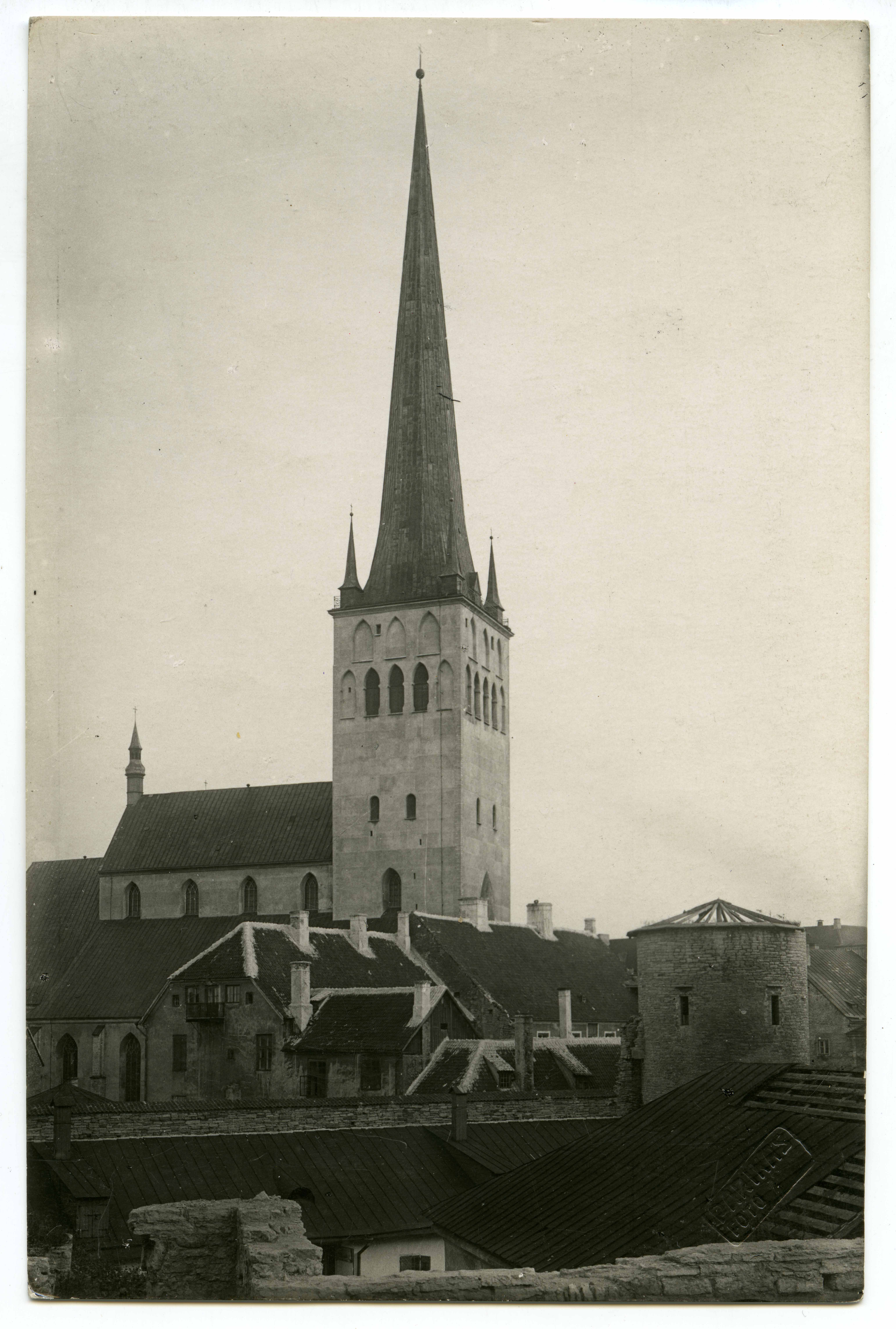 All-city. Oleviste Church. View of NW from the Mount of the Rannagate at the beginning of the 20th century