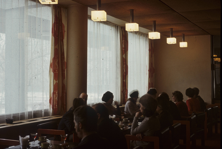 Hotell Kungla Tallinnas (lammutatud), vaade restoranile. Arhitektid Ilmar Puumets, Herbert Rüütlane; ühiskondlikud interjöörid ARS (Maia Laul jt)