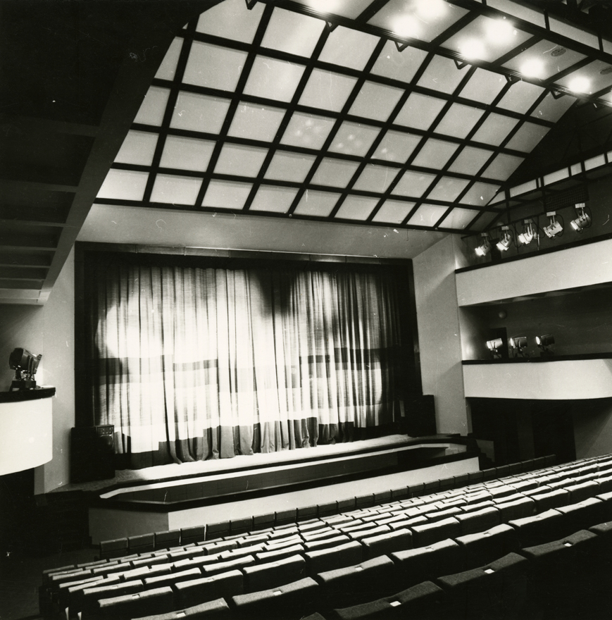 Paide kultuurimaja, saalivaade. Arhitekt Hans Kõll, sisekujundus Tiiu Pai, Taimi Rõuk