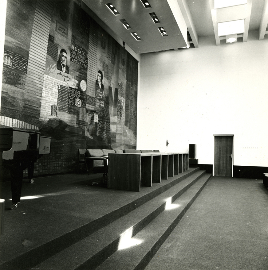 Tartu Ülikooli raamatukogu interjöör, konverentsisaali vaade. Sisearhitektid Ülo Sirp, Linda Arike