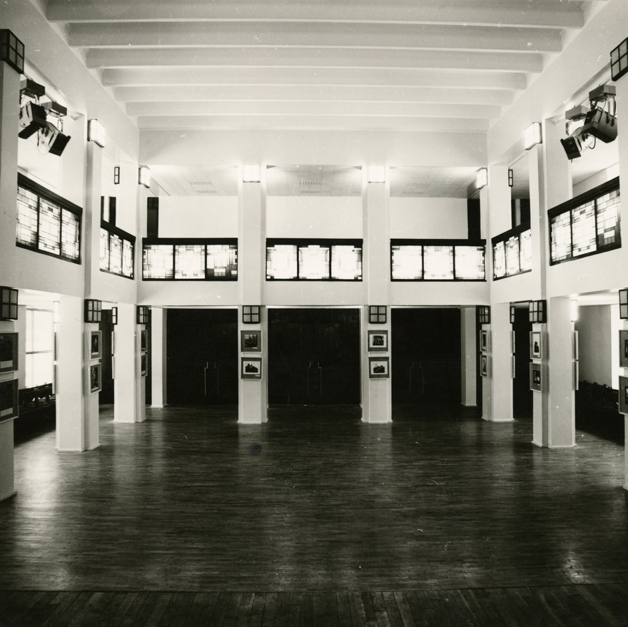 Paide kultuurimaja, fuajee. Arhitekt Hans Kõll, sisekujundus Tiiu Pai, Taimi Rõuk