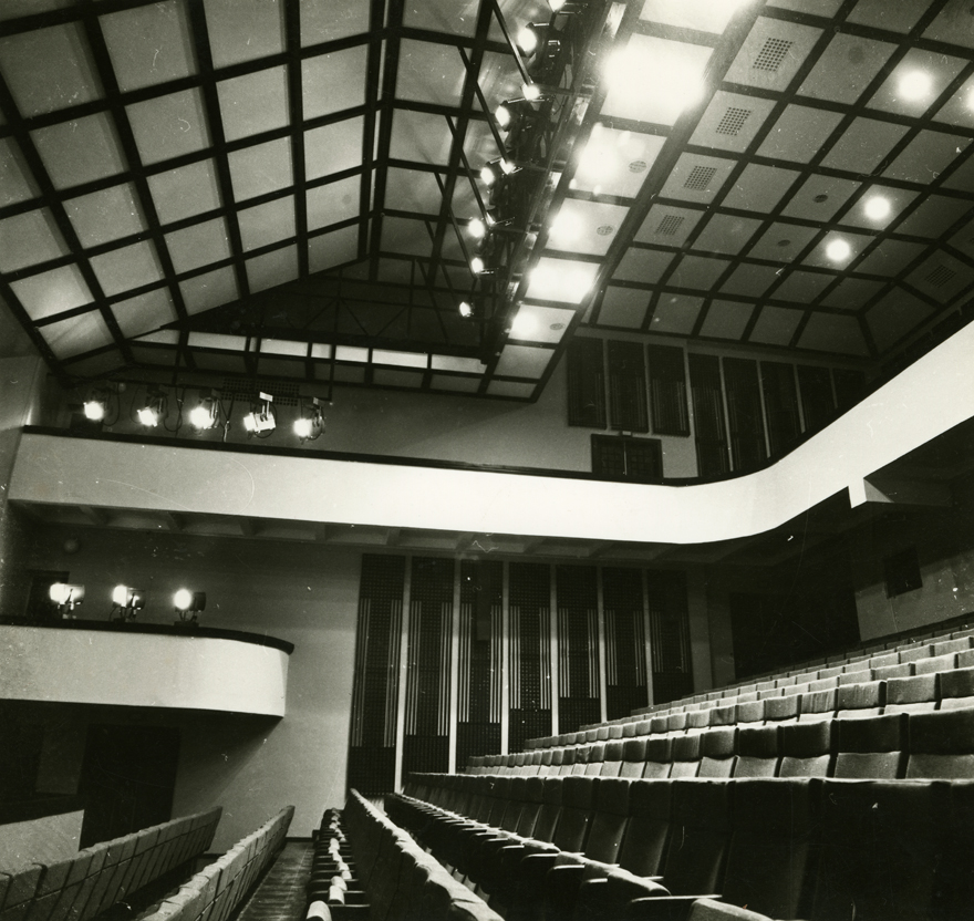 Paide kultuurimaja, saalivaade. Arhitekt Hans Kõll, sisekujundus Tiiu Pai, Taimi Rõuk