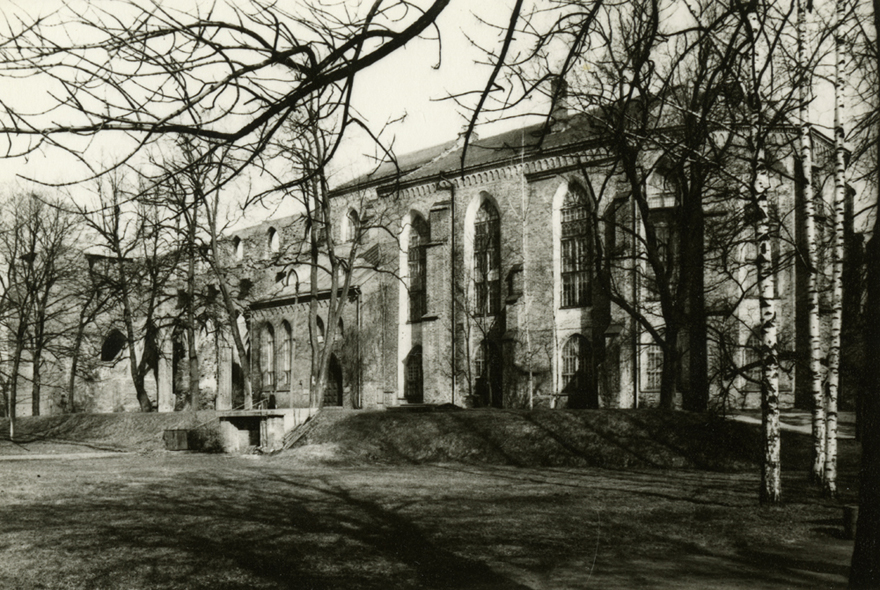 Toomkirik Tartus, vaade hoonele kagust. Rek Johann Wilhelm Krause