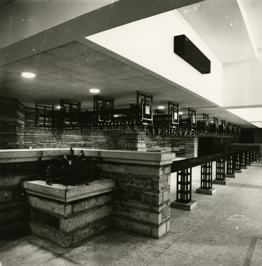 Paide kultuurimaja, garderoobivaade. Arhitekt Hans Kõll, sisekujundus Tiiu Pai, Taimi Rõuk