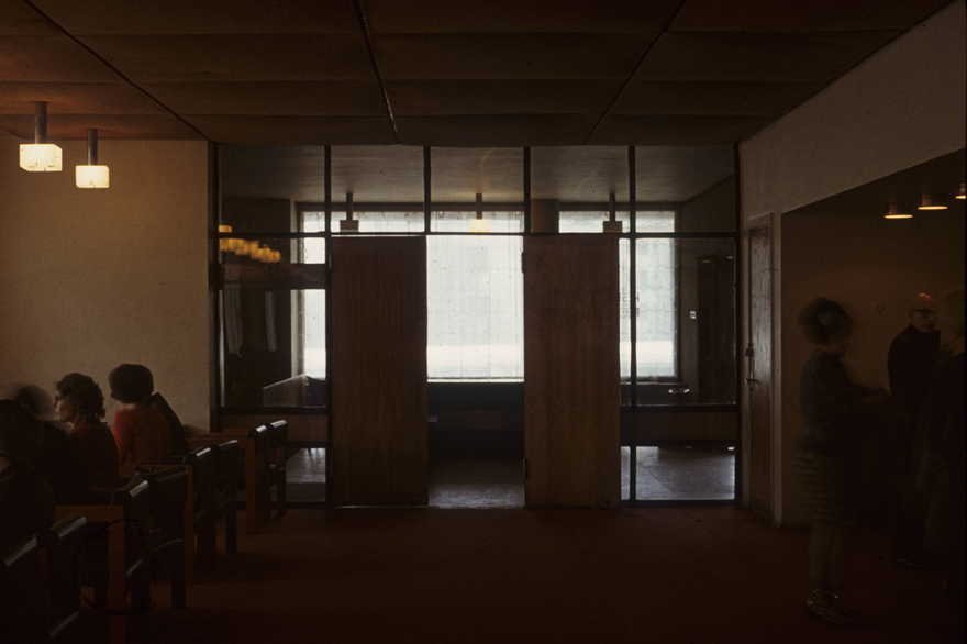 Hotell Kungla Tallinnas (lammutatud), klubiruum. Arhitektid Ilmar Puumets, Herbert Rüütlane; ühiskondlikud interjöörid ARS (Maia Laul jt)