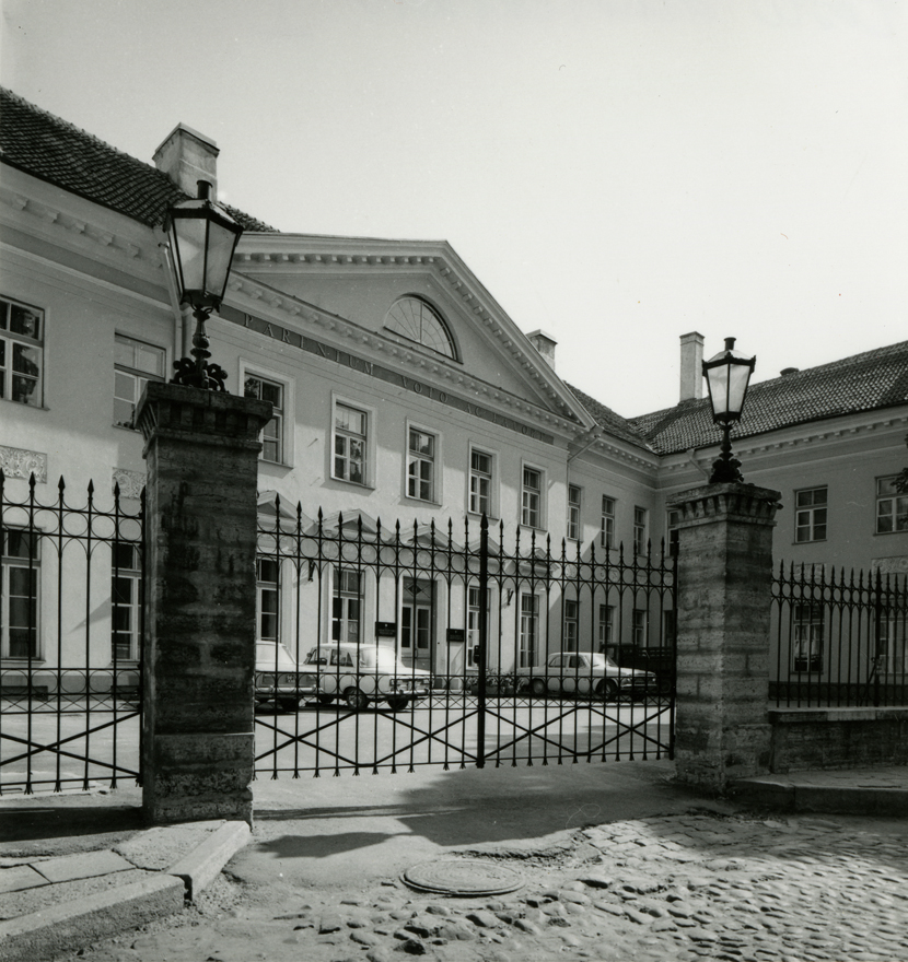 Elamu Toompeal, vaade hoovilt. Arhitekt Carl Ludvig Engel; C. J. Jänichen